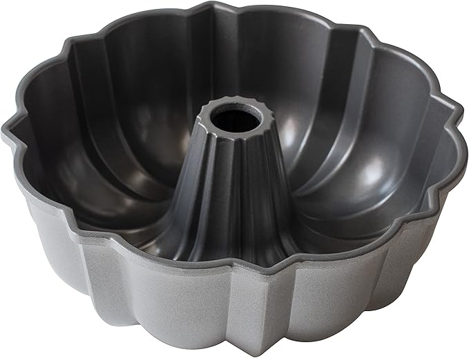 Nordic Ware Original Bundt, 12-Cup, Silver