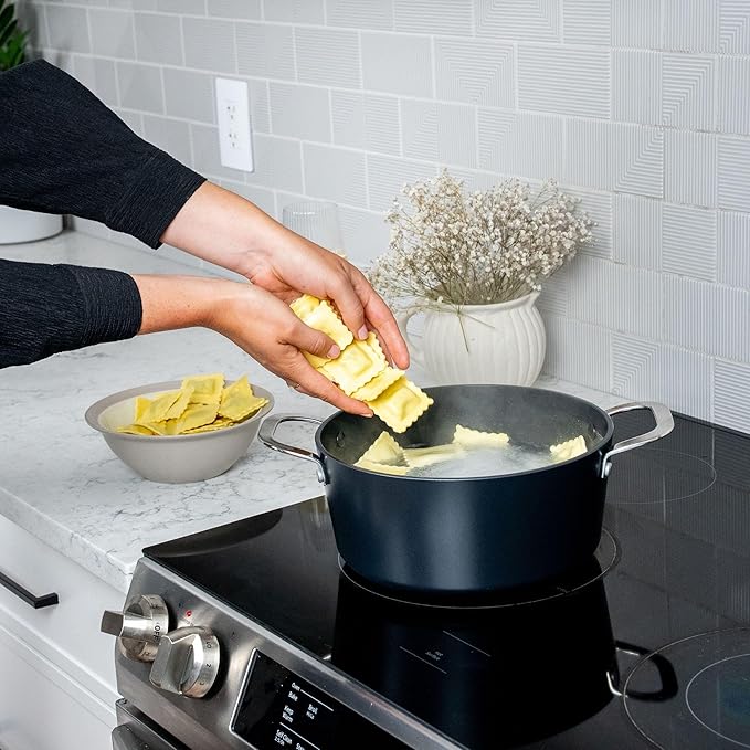 Alva Maestro Nonstick Ceramic Stock Pot with Lid 4.5Qt. - Easy to Clean, Oven Safe and Made without PFAS, PFOA & PTFE - Induction and All Stovetop Compatible with Even Heat Distribution