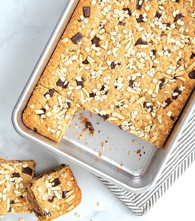 Nordic Ware Classic Metal 9x13 Covered Cake Pan