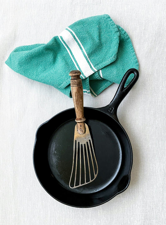 Cast Iron vs Carbon Steel: Which Pan Is Better for Your Kitchen?