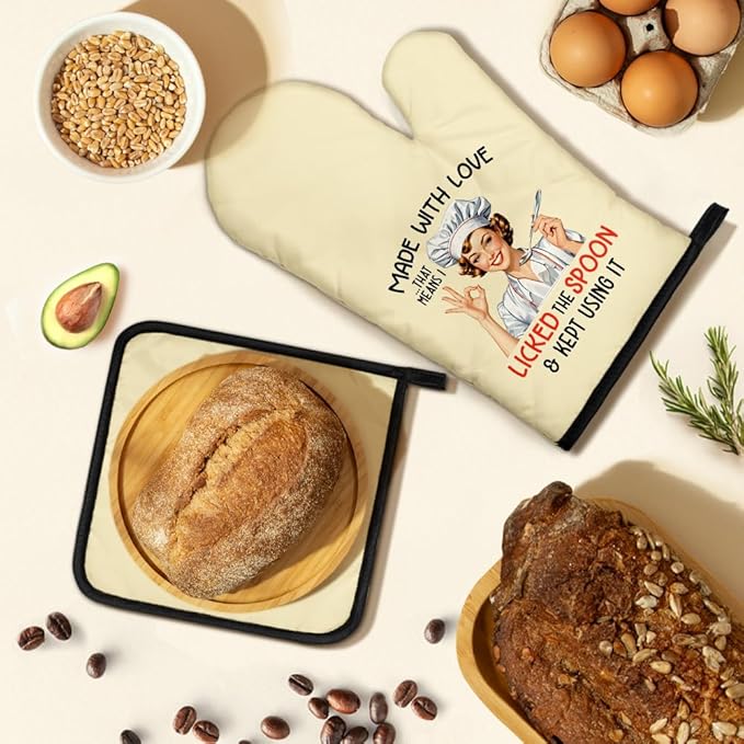 Made with Love Means I Licked The Spoon Oven Mitts and Pot Holders Sets, Funny Kitchen Oven Mitts for Women, Hostess Gifts for Mom Wife, Christmas Baking Gifts for Her Housewives Bakers