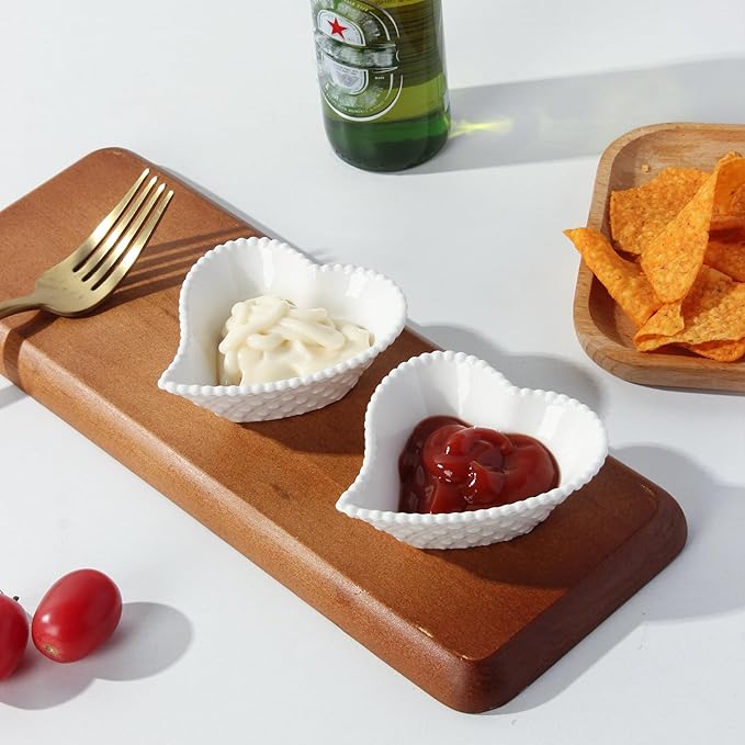 UIBFCWN 6 Pack 1.7 Oz Ceramic Soy Sauce Dish, White Dipping Sauce Bowls, Heart Shape Dipping Bowls for Ketchup, Vinegar, Sushi, BBQ and Party Dinner, Condiment Server