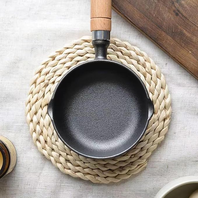 Cast Iron Melting Pot, 4.3 inch Mini Egg Frying Pan Oil Heating Pan Milk Butter Warmer Pot with Wood Handle for Home Kitchen